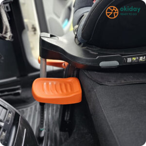 Pakojos sujungimas automobilinei kėdutei su baze ir atramine koja yra įmanomas - pažiūrėkite, kaip lengva tai padaryti su OKIDAY pakoja vaikų automobilinėms kėdutėms