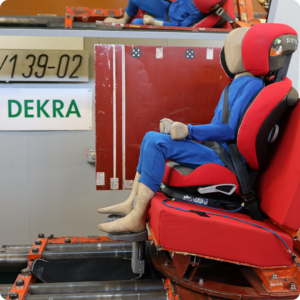 pakojų testai - vaikas kelionėje - vaiko kelionė kėdutėje - pakoja automobilinei kėdutei